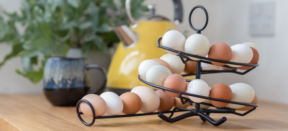 Forskelligt farvede æg på Omlet æggekarrusel